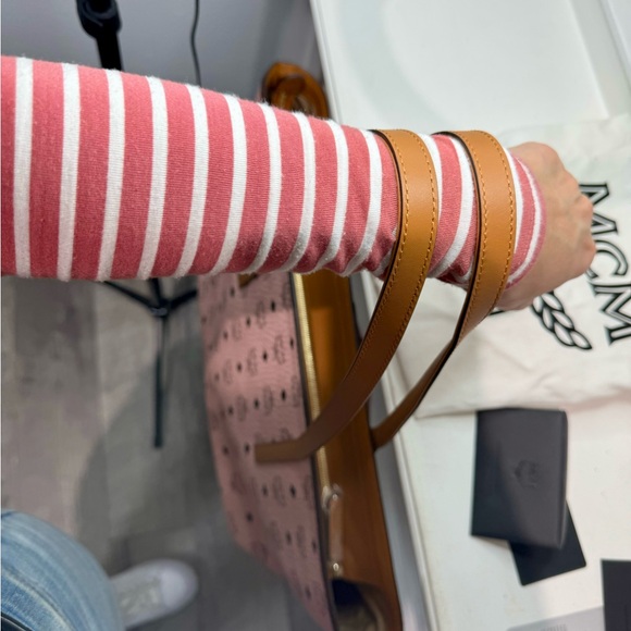 AUTH NWT MCM Anya Zip Top Medium Coated Canvas Shopper Tote In Multi - Picture 4 of 7